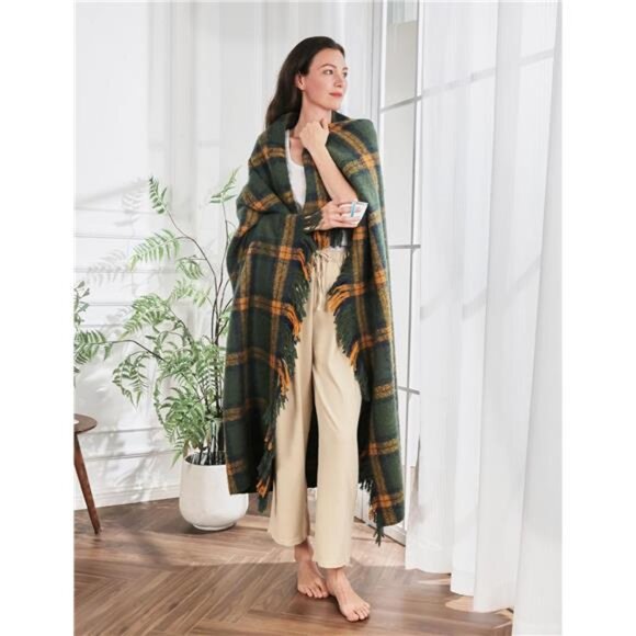 Green plaid throw blanket soft cozy checkered tassel lightweight couch decor - Picture 2 of 8